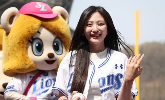 라팍 시구 마친 '볼빨간사춘기' 안지영