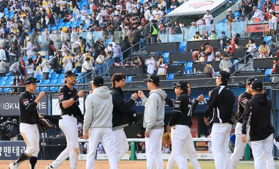 KT, 6대5로 역전승