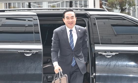 청문회 준비사무실 출근하는 박홍근 장관 후보자