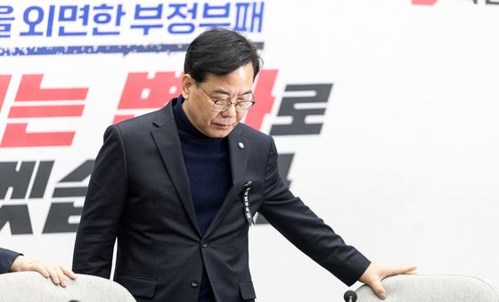 회의 참석하는 송언석 원내대표