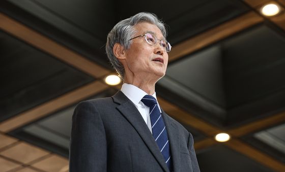 출근길 취재진 만난 조희대 대법원장