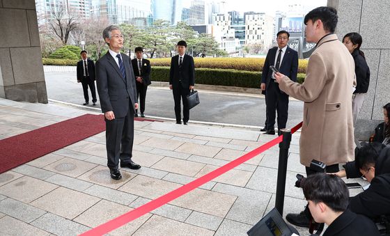 출근길 취재진 만난 조희대 대법원장