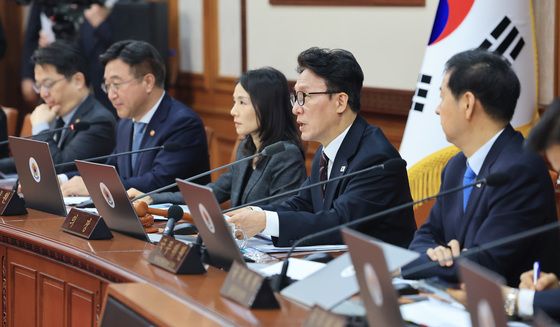 국무회의 주재하는 김민석 총리