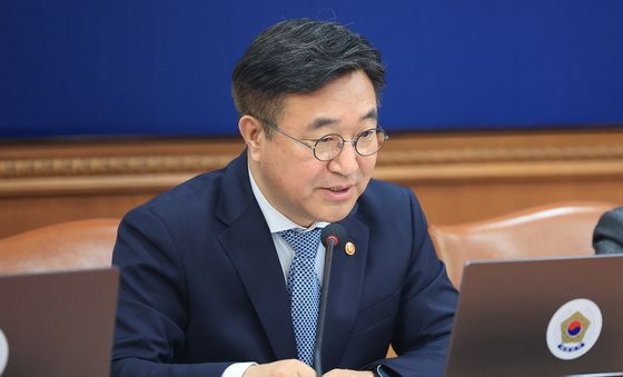 발언하는 윤호중 행안부 장관