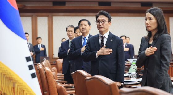 국민의례하는 김민석 총리