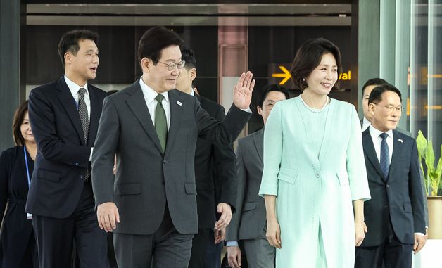 싱가포르 국빈 방문 일정 마친 이재명 대통령