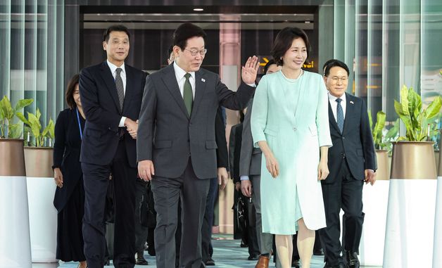 싱가포르 국빈 방문 일정 마친 이재명 대통령