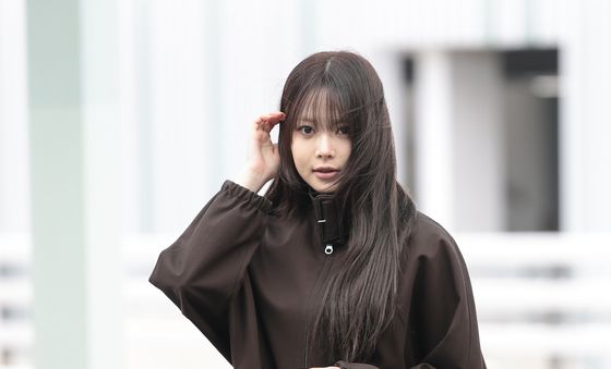 르세라핌 홍은채, 공항 런웨이