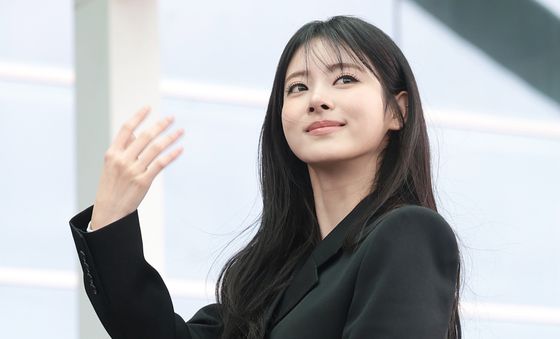 안나, 공항에서 화보를