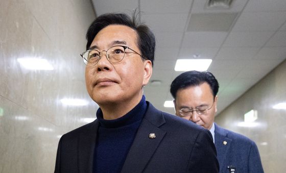 운영위원장실 들어서는 송언석 원내대표