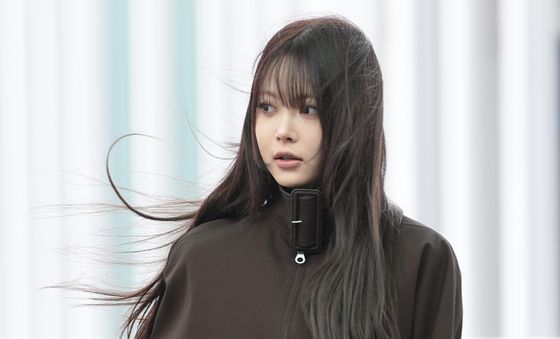 홍은채, 예쁨 흩날리며