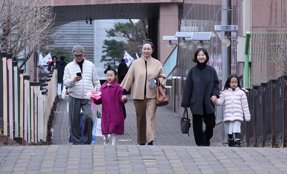 '설레는 첫 등교'