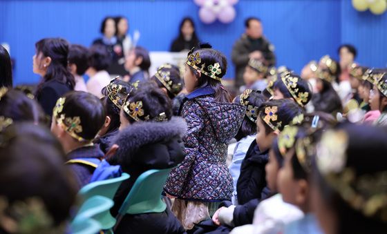 '왕관 쓴 신입생들'