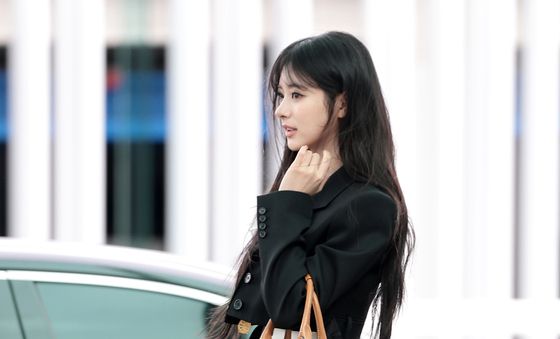 미야오, 안나, 멀리서도 한 눈에