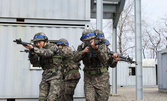 시가지 전투 훈련받는 예비군들