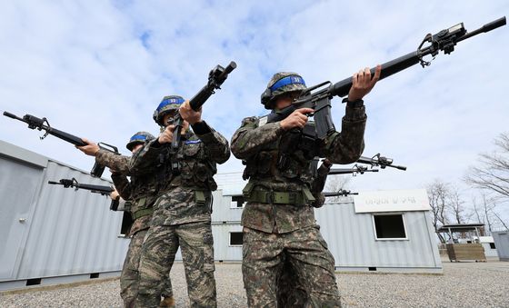 실전처럼 훈련 임하는 예비군들