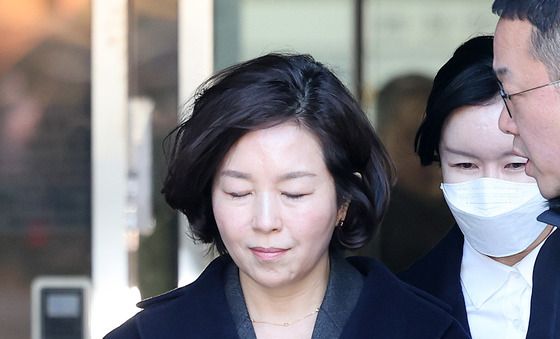 구속 전 피의자 심문 마친 김경 '묵묵부답'