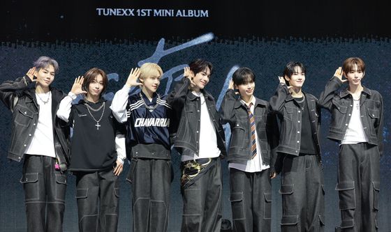 튜넥스, 핫 데뷔