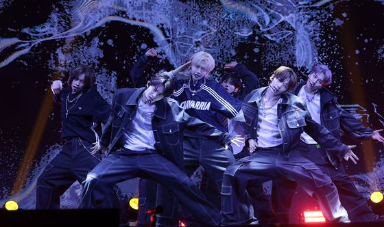 튜넥스, 거침없는 데뷔 무대