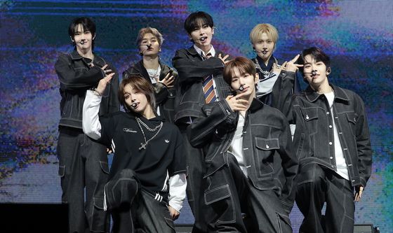 튜넥스, 신나는 데뷔 무대