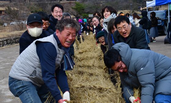 승부를 떠난 화합의 줄다리기