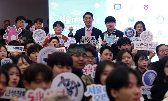 대학생 리더들과 기념촬영하는 오세훈 시장