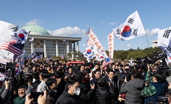 국민의힘 '장외로'