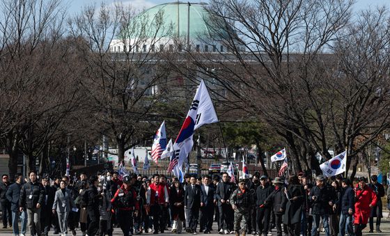 국민의힘, 장외투쟁으로