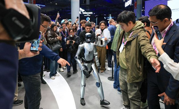 MWC26, 보행 시연 선보이는 '아너' 로봇