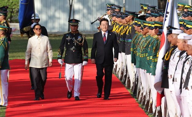 이재명 대통령 '필리핀 의장대 사열'