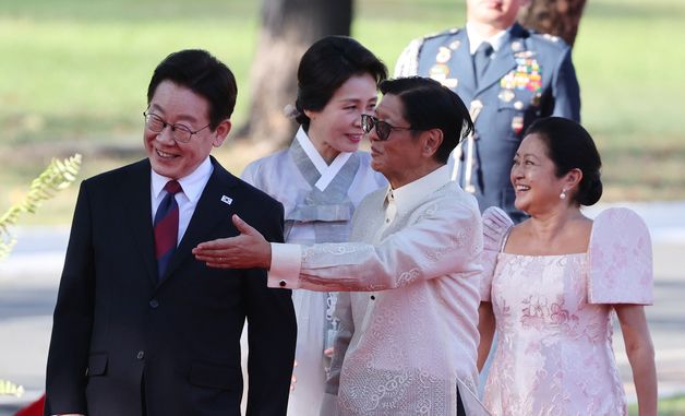 안내 받는 이재명 대통령