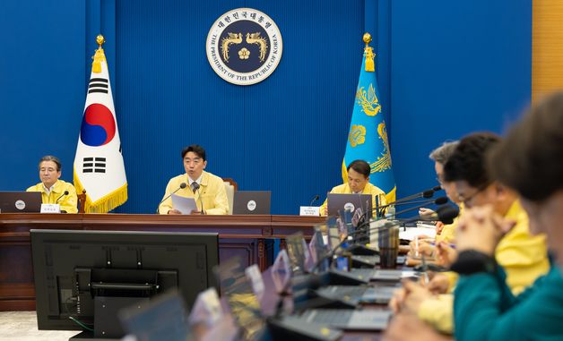 수석보좌관회의 주재하는 강훈식 비서실장