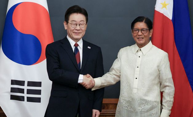 악수하는 한·필리핀 정상