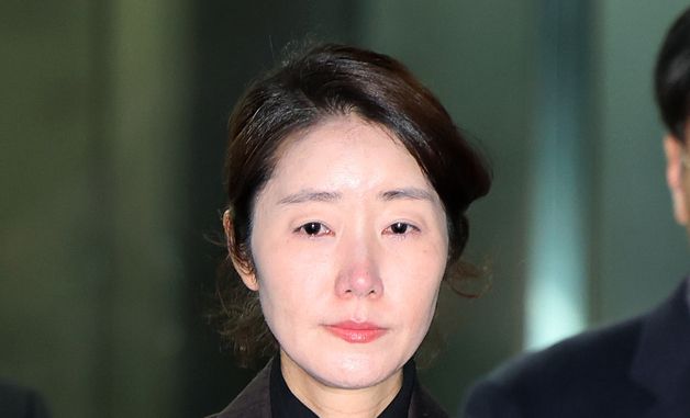 굳은 표정으로 호송차 향하는 강선우 의원