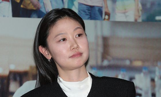 생각에 잠긴 김연교