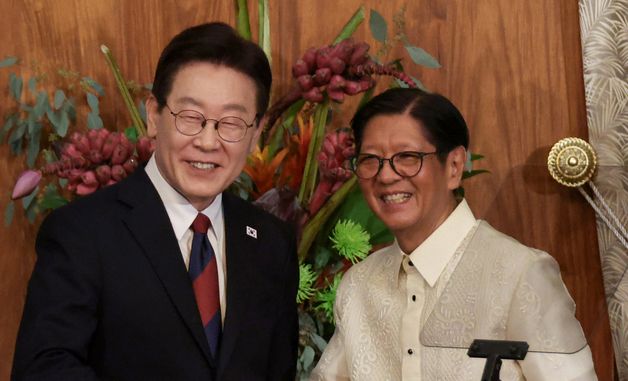 공동언론발표 마친 한·필리핀 정상