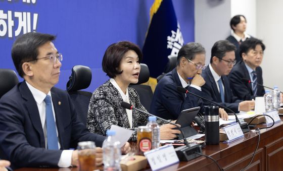 모두발언하는 한정애 정책위의장