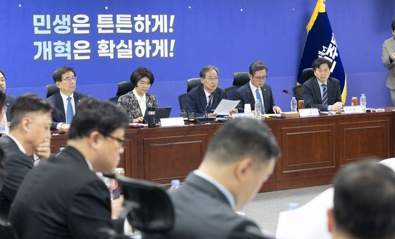 모두발언하는 유동수 더불어민주당 중동전쟁 경제대응 특별위원장