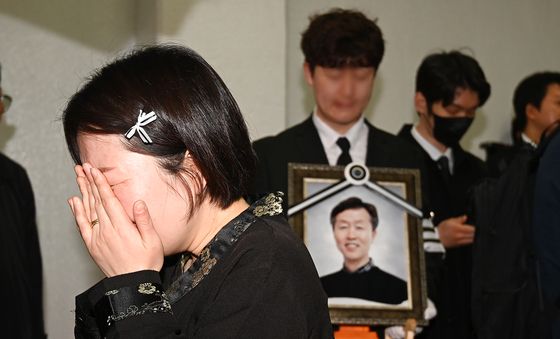 오열하는 안전공업 희생자 유가족