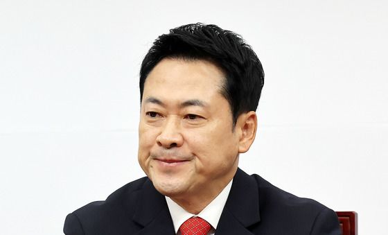 생각에 잠긴 장동혁 대표