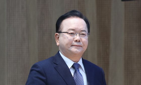 소통관 들어서는 김부겸 전 총리