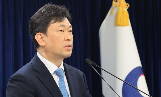 정례브리핑하는 윤민호 통일부 대변인