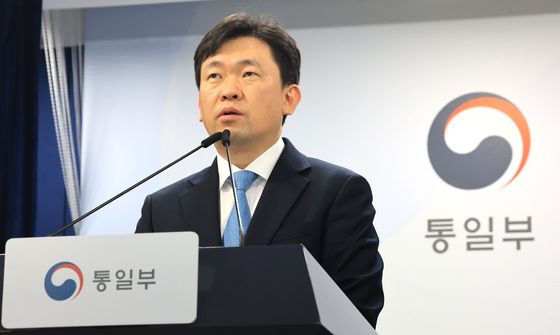 브리핑하는 윤민호 통일부 대변인