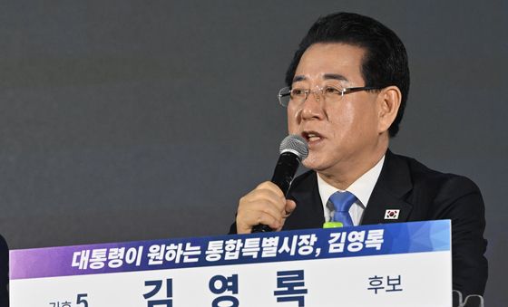 답변하는 김영록 후보