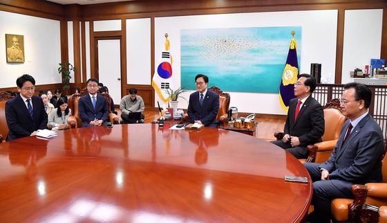 '전쟁 추경' 논의위해 여야 원내대표 만난 우원식 국회의장