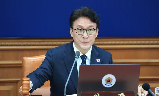 임시 국무회의 개회 알리는 김민석 총리