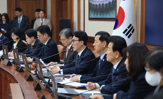 임시 국무회의 주재하는 김민석 국무총리