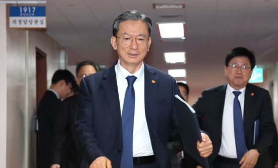 임시 국무회의 참석하는 정성호 법무부 장관