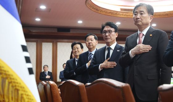 국민의례하는 김민석 국무총리