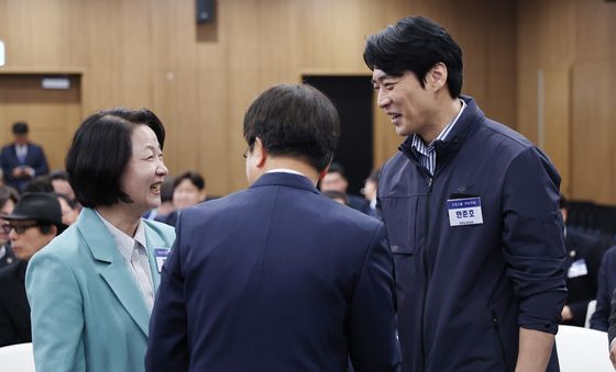 민주당 경기도당 상무위원회 회의 참석한 경기지사 경선 후보들